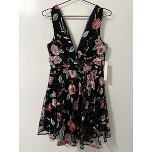 Aqua Luxe Black Floral Embroidered V-Neck Tulle Cocktail Dress Small NWT